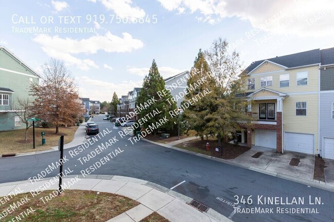 Building Photo - Spacious 4-Bedroom, 2.5-Bathroom Townhouse...