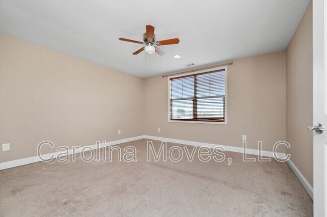 Building Photo - 213B Bell Heather Lane