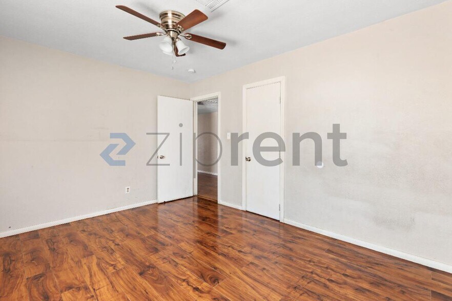 Building Photo - Unit