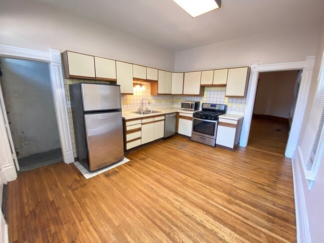 Building Photo - W 1st Ave 145-147 MLR