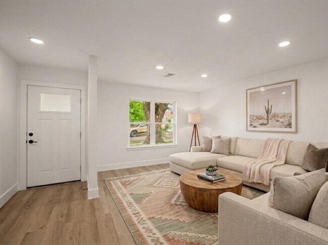 Building Photo - 9006 Lodge Ct