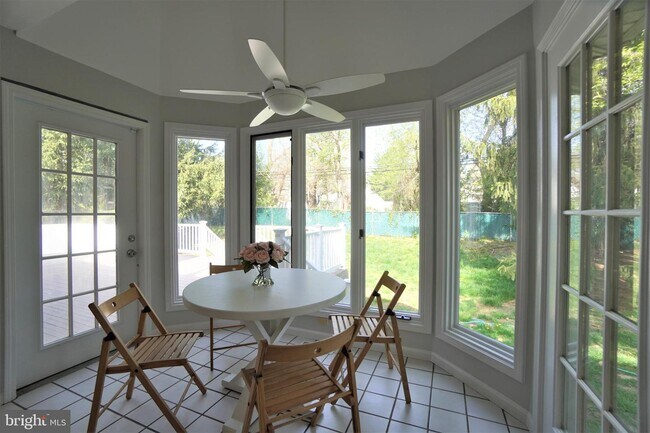 Building Photo - 104 Hidden Creek Dr