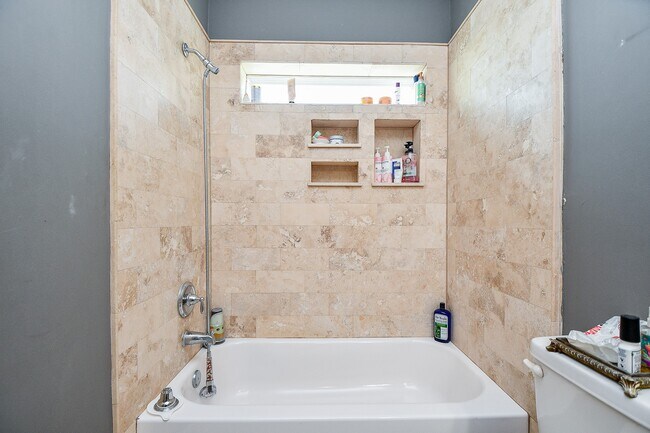 Building Photo - 2109 Bidwell Dr