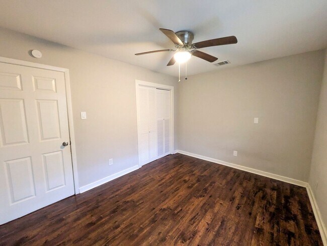 Building Photo - 460 Belvedere Dr