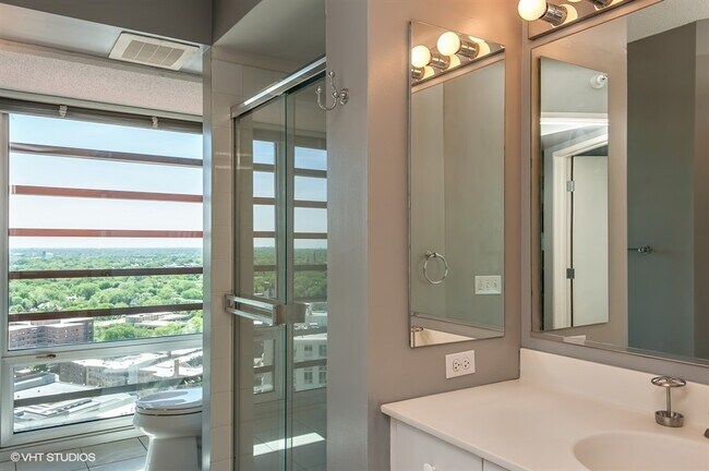 Building Photo - 1720 Maple Ave