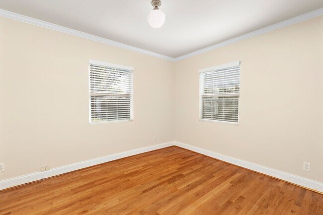 Building Photo - 9000 Ashcroft Ave