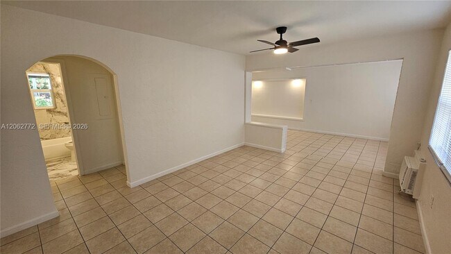Building Photo - 6118 Plunkett St