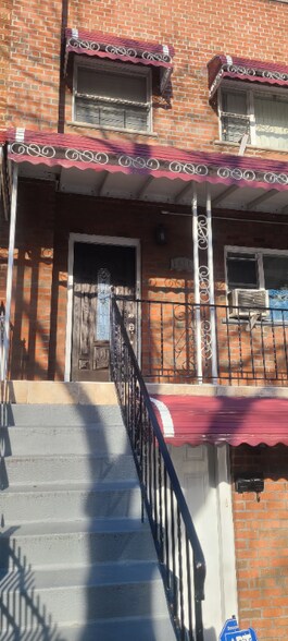 Building Photo - 1015 E 223rd St