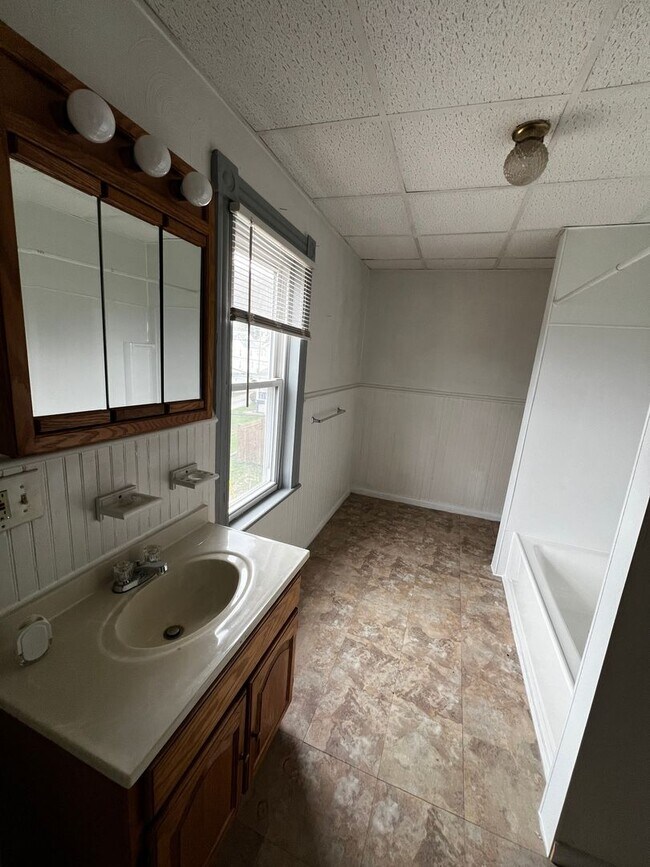 Building Photo - 21-23 Locust St