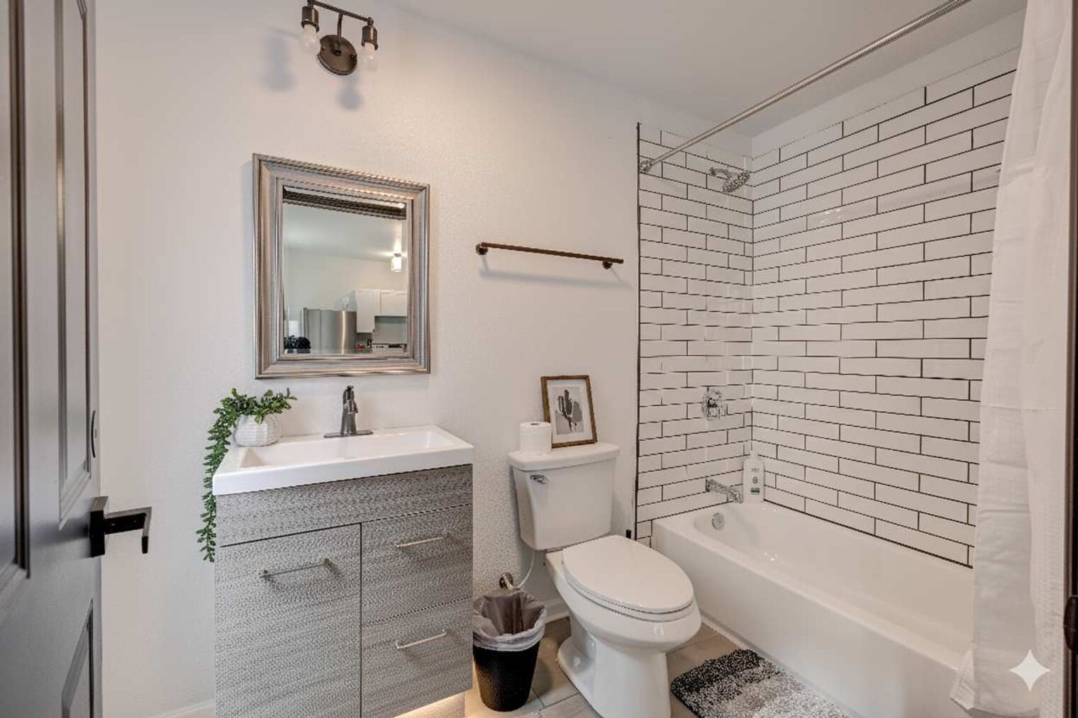 Building Photo - 1925 N Prospect Ave