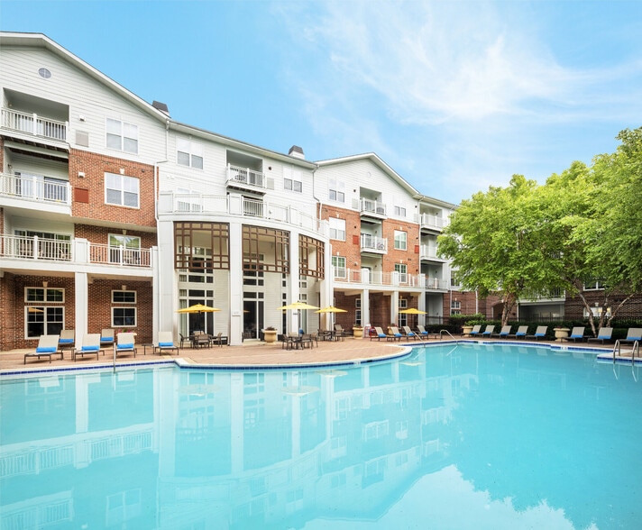 Primary Photo - 10X Columbia Town Center