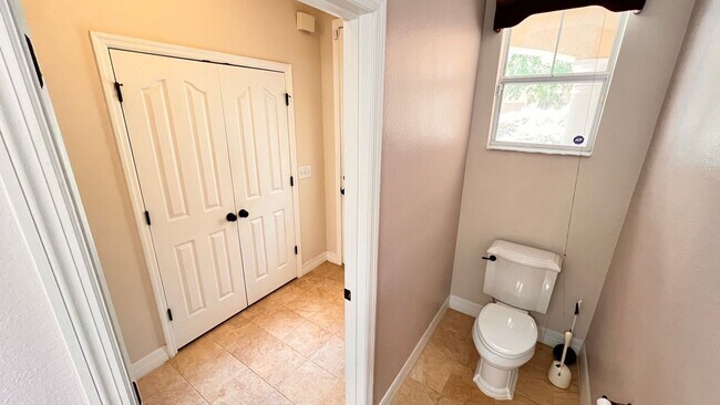 Building Photo - Charming 3-Bedroom Townhome in Oviedo – La...
