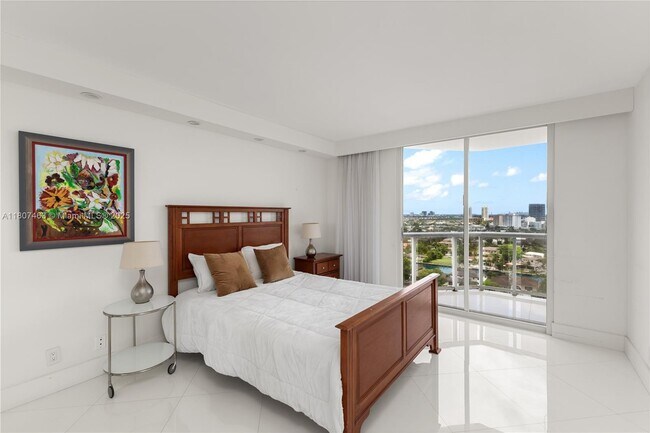 Building Photo - 3640 Yacht Club Dr