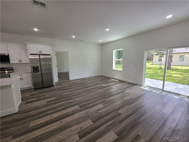 Building Photo - 8125 N Maltese Dr