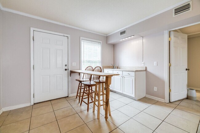 Building Photo - Spacious Home with Shop in Rincon!  No HOA!