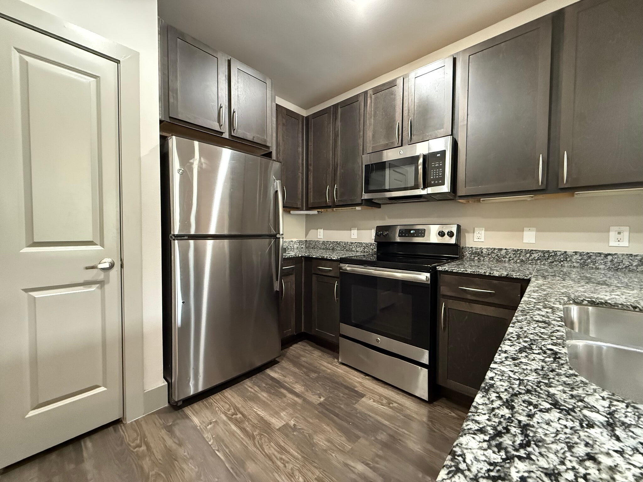 Building Photo - 1102 Treeta Trl