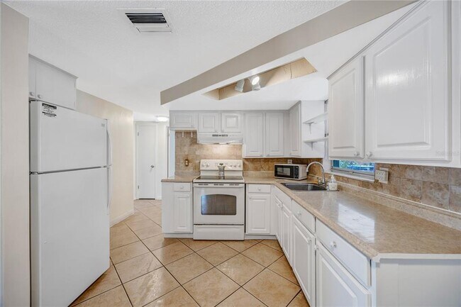 Building Photo - 7804 Niagara Dr