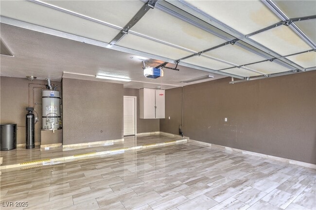 Building Photo - 2701 Alta Dr