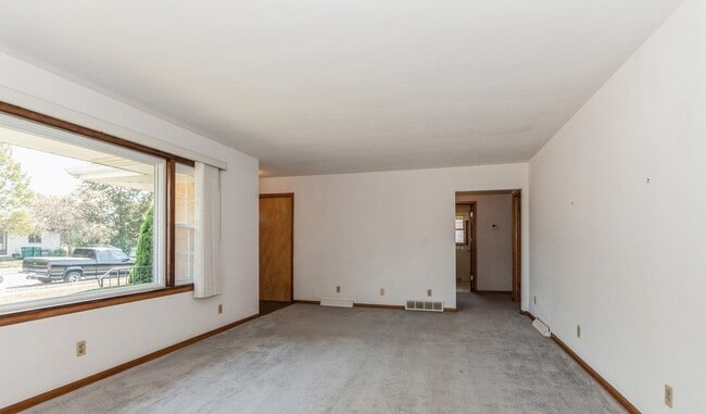 Primary Photo - 1411 Highland Ave