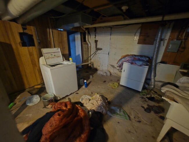 Building Photo - 445 N Plum St