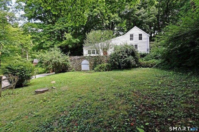 Building Photo - 37 Peaceable St