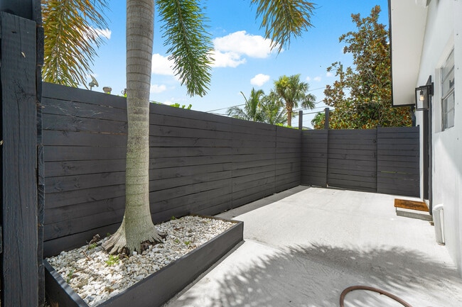 Building Photo - 43 W Plumosa Ln