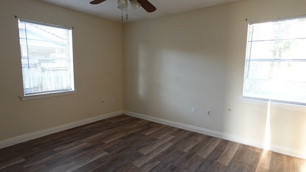 Building Photo - 623 S Cypress St