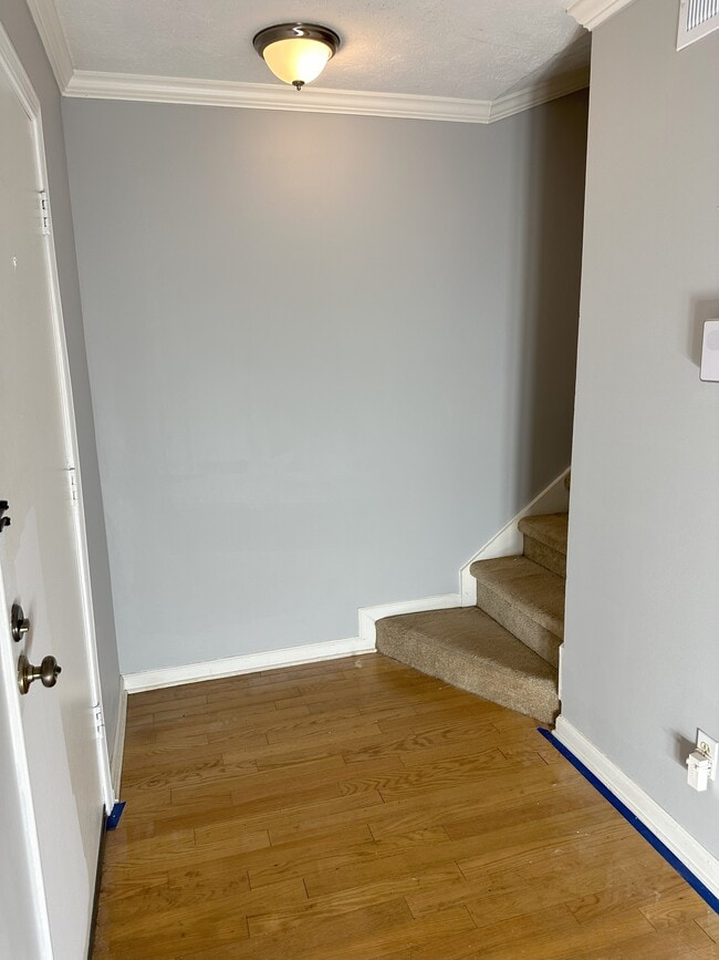 Building Photo - 3200 Seven Pines Ct