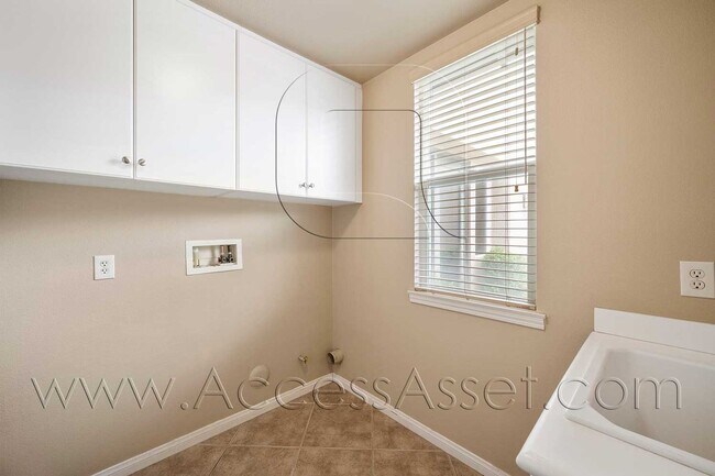 Building Photo - Stunning Luxury Living in Temecula | Expansive 4-Bedroom Masterpiece