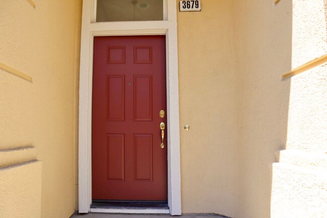 Building Photo - Spacious 3-bedroom townhome in the Liberty...