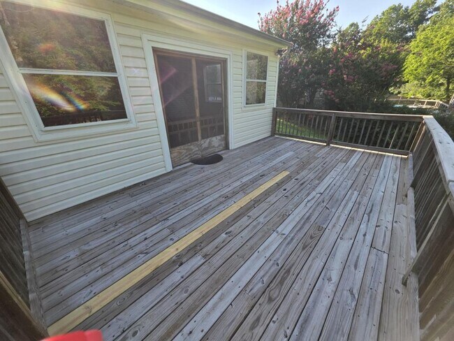 Building Photo - 212 Stratford Dr