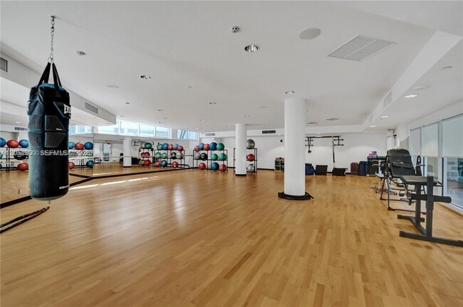 Building Photo - 20201 E Country Club Dr