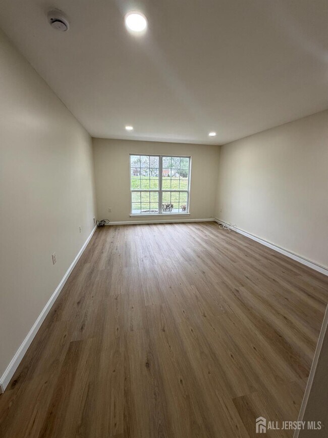 Building Photo - 32 Columbus Dr