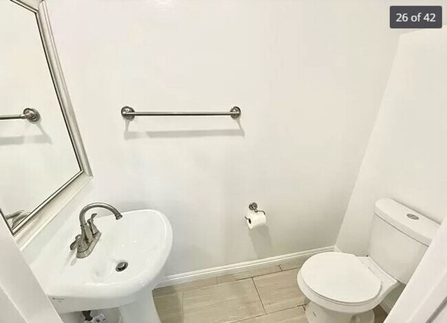 Building Photo - BROADWAY (10611)