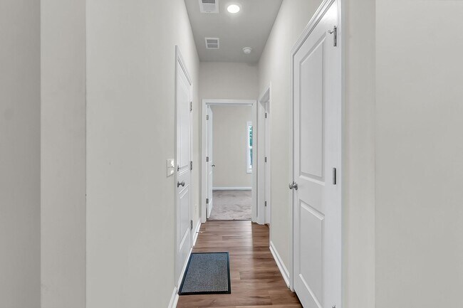 Building Photo - Spacious 4-Bedroom Home with Modern Upgrad...
