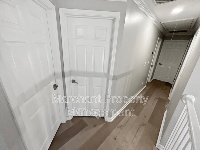 Building Photo - 7 Waxwing Ct
