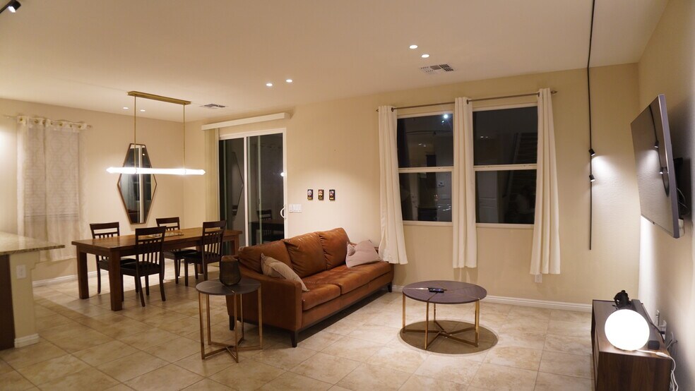 Building Photo - 5532 Autumn Cliffs Way