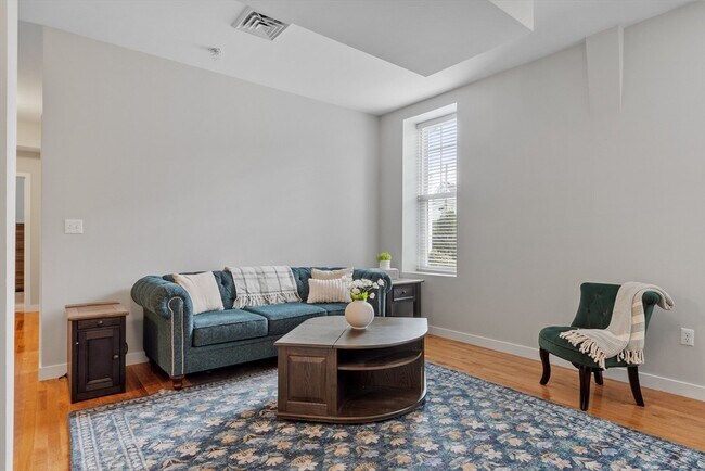 Building Photo - 99 Essex St