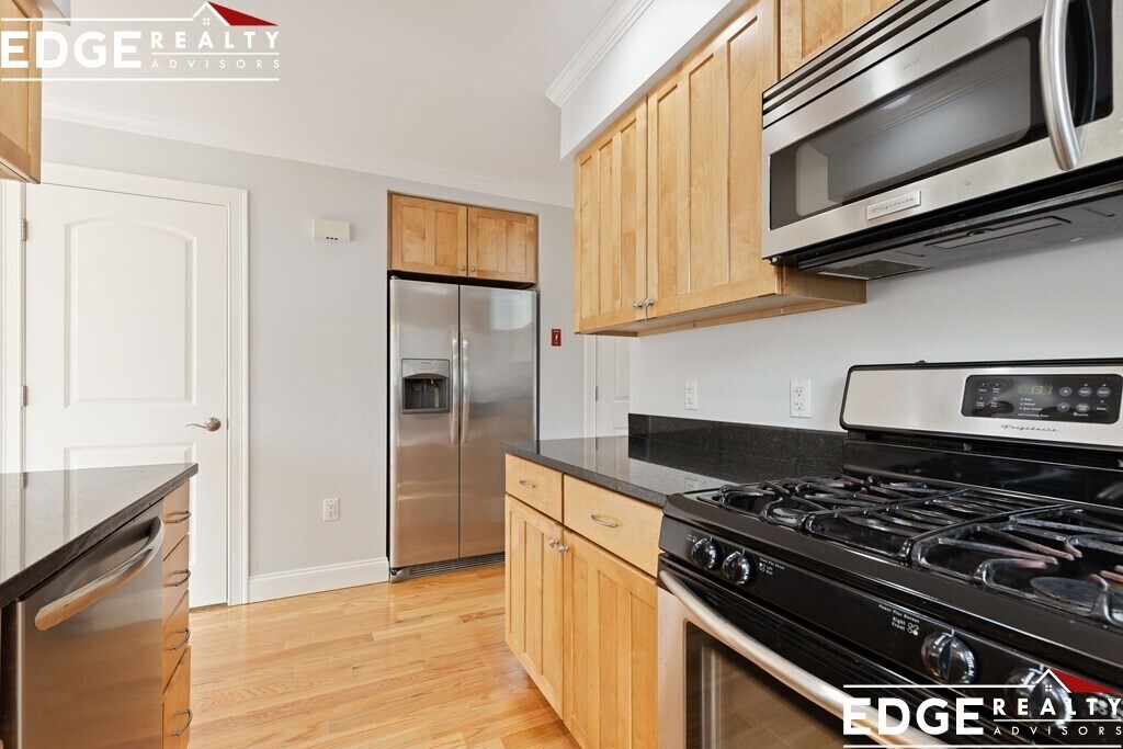 Building Photo - 58 Holton St