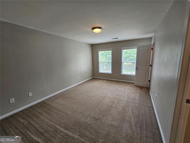 Building Photo - 3755 Long Lake Dr