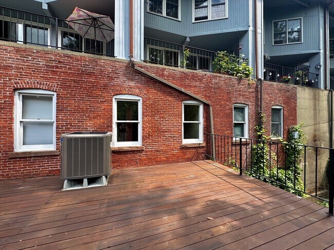 Building Photo - 362 Granville Rd