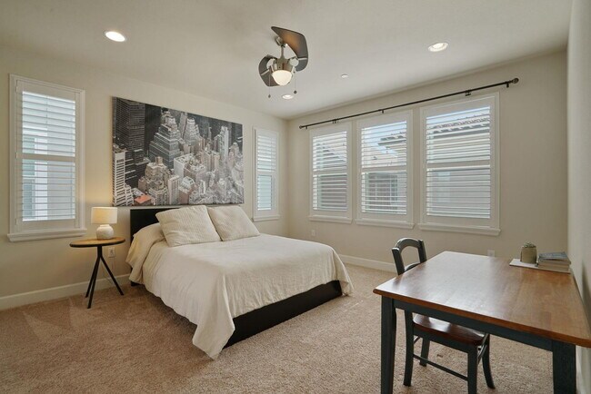 Building Photo - Cannery living!