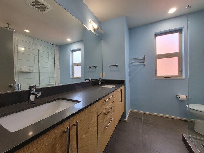 Building Photo - Stylish Detached Home in East Capitol Hill...