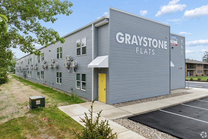 Building Photo - 781 Fernwood Ave