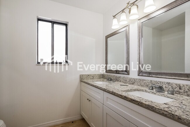 Building Photo - 373 River Chase Dr