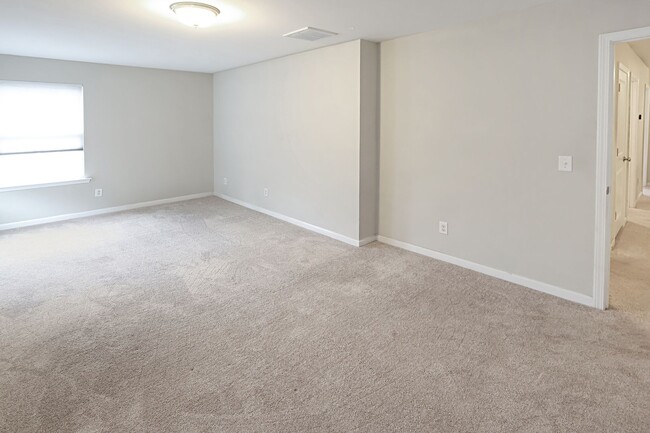 Building Photo - Stunning & Spacious 4 Bedroom Home in Highland Falls Community