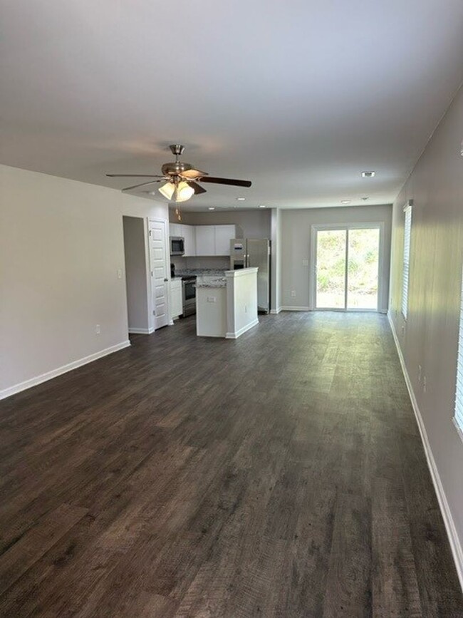 Building Photo - *Pre-leasing* Three Bedroom | Two Bathroom...