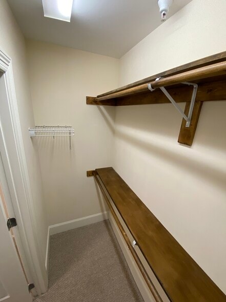 Building Photo - 400 W North St