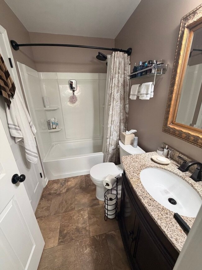 Building Photo - 1219 Huntington Dr