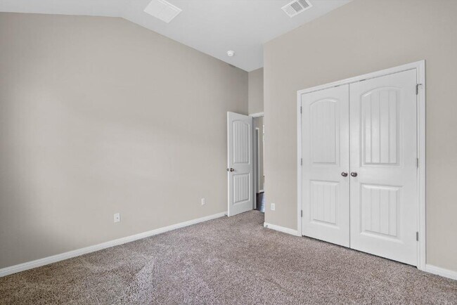Building Photo - 2923 Bluffstone Dr